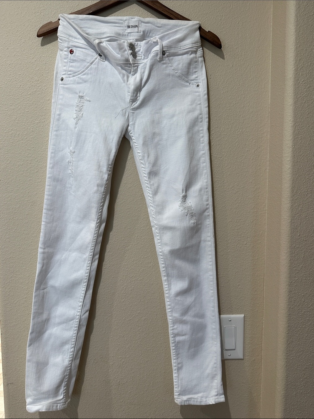 Hudson Jeans White Skinny Jeans with Subtle Distress